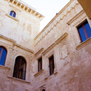 Palazzo Vernazza - Foto di Simone Macchia, licenza CC-BY-SA-3.0, da Wikimedia Commons